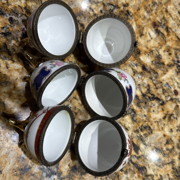 Porcelain Gold footed Eggs. initials R.B with 1078. Not sure age or origination - Picture 9 of 13